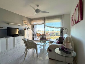 TV - Apartament in Edif. Alba de Cambrils (Cambrils)