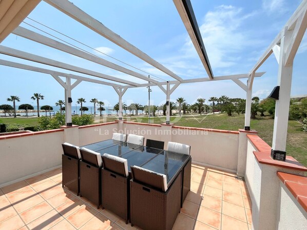 屋外ダイニングエリア