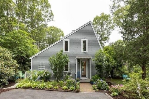 Contemporary Saltbox In New Seabury!