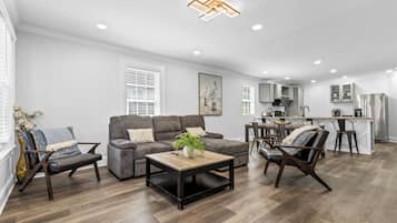 Signature House, 3 Bedrooms, Patio, Courtyard View | Living room | 40-inch flat-screen TV with digital channels, TV, fireplace