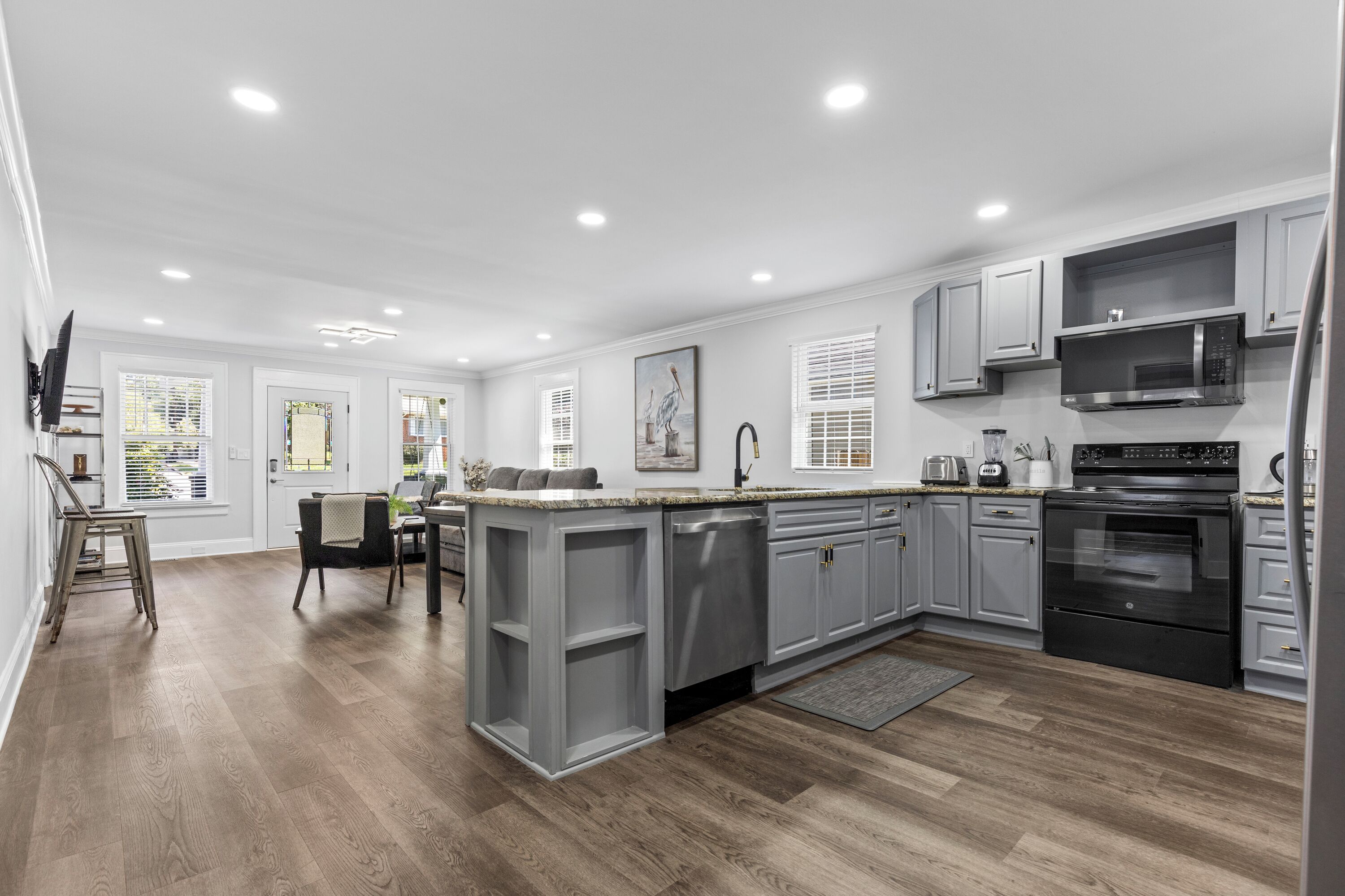 Signature House, 3 Bedrooms, Patio, Courtyard View | Private kitchen | Fridge, microwave, oven, stovetop