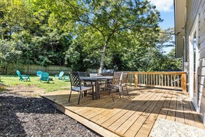 BBQ/picnic area - Bright and Modern Close to Everything (Charlotte)