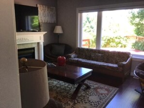 Smart TV y chimenea 