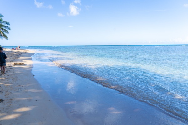 Sulla spiaggia, lettini da mare, teli da spiaggia