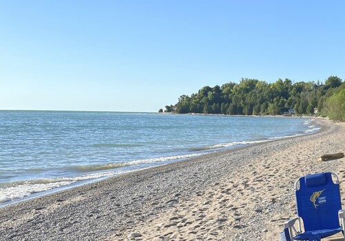 Lake-view Cottage on the bluffs above Lake Huron.  Private Stairs down to beach.