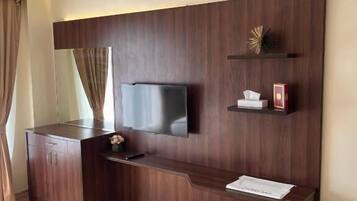 Espacio para trabajar con laptop, wifi gratis y ropa de cama