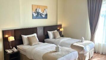 Espacio para trabajar con un portátil, wifi gratis, ropa de cama