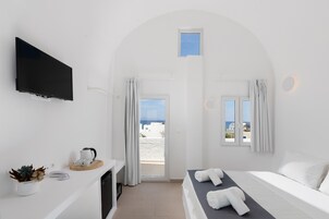 Room code: Standard Double Room Jacuzzi & sea view | Minibar, in-room safe, soundproofing, iron/ironing board