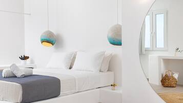 Junior Suite with Jacuzzi and sea view | 1 Schlafzimmer, Minibar, Zimmersafe, schallisolierte Zimmer