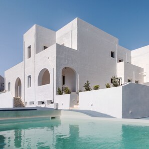 Front of property - VOCA HOTEL & SUITES (Santorini)