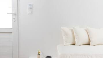 Junior Suite with Jacuzzi and sea view | 1 Schlafzimmer, Minibar, Zimmersafe, schallisolierte Zimmer