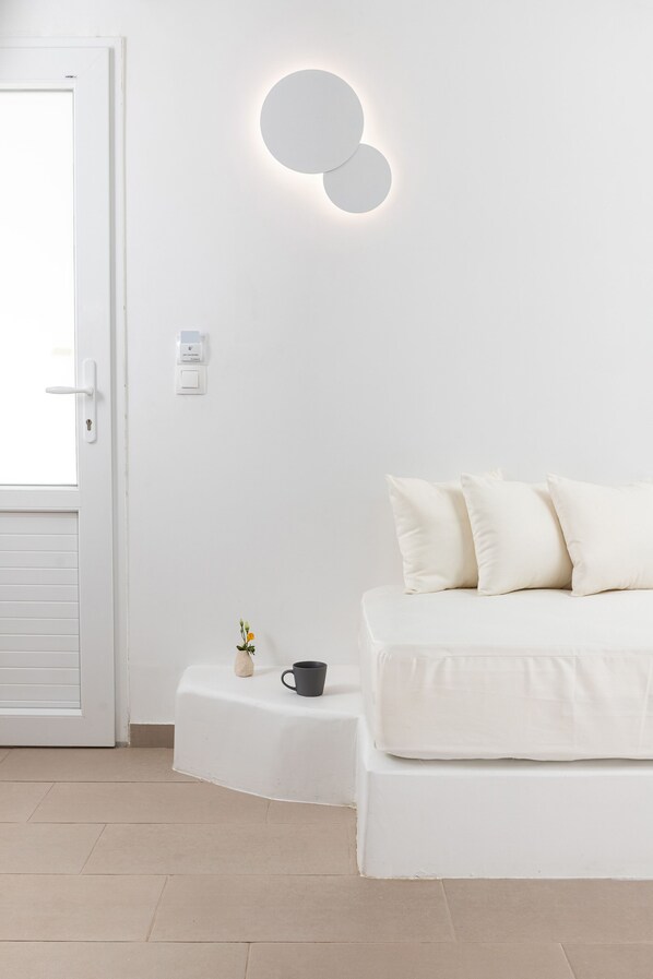 Junior studio suite | Een minibar, een kluis op de kamer, geluiddichte muren