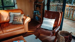 Living area - Kelp Cabin - intimate, calm and restful (White Beach)