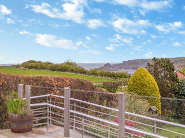 Property grounds - 4 bedroom accommodation in Runswick Bay (Runswick Bay)