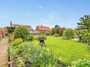 Property grounds - 4 bedroom accommodation in Runswick Bay (Runswick Bay)