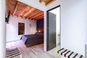5 bedrooms, free WiFi, bed sheets