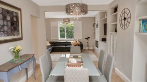 Dining - Luxurious yet cosy Family home (London)