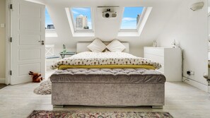 4 bedrooms, WiFi, bed sheets
