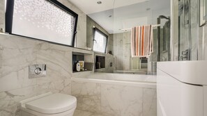 Towels, soap, shampoo - Luxurious yet cosy Family home (London)