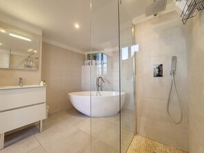 Badewanne, Haartrockner