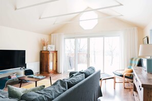 TV, DVD player, stereo, offices