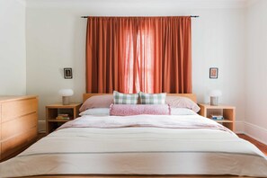4 habitaciones, tabla de planchar con plancha, wifi y ropa de cama 