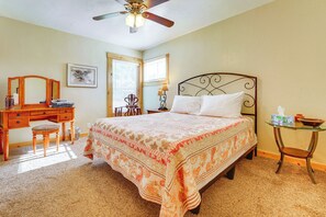 A bedroom with a bed, a desk with a chair, a dresser, a ceiling fan, and a window. - Fruita Vacation Rental: Walk to Downtown! (Fruita)