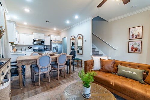 Family friendly Beach Home - Walk to Downtown