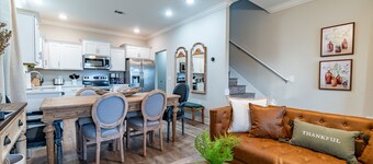 Family friendly Beach Home - Walk to Downtown