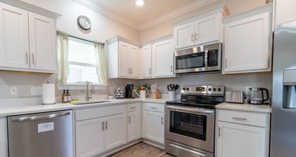 Family friendly Beach Home - Walk to Downtown