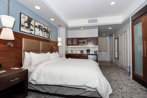 In-room safe, iron/ironing board, WiFi, bed sheets