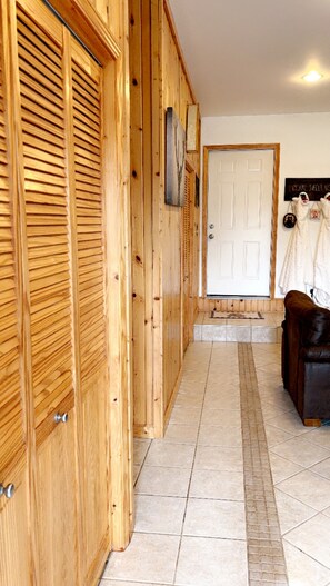 Interior - Private Waterfront, Pontoon Rental Available, Pet Friendly- Hot Tub (Lupton)