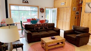 Smart TV - Private Waterfront, Pontoon Rental Available, Pet Friendly- Hot Tub (Lupton)