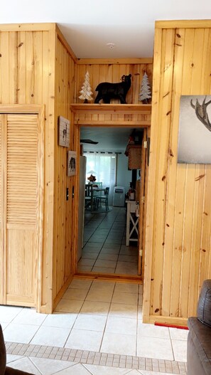 Interior - Private Waterfront, Pontoon Rental Available, Pet Friendly- Hot Tub (Lupton)