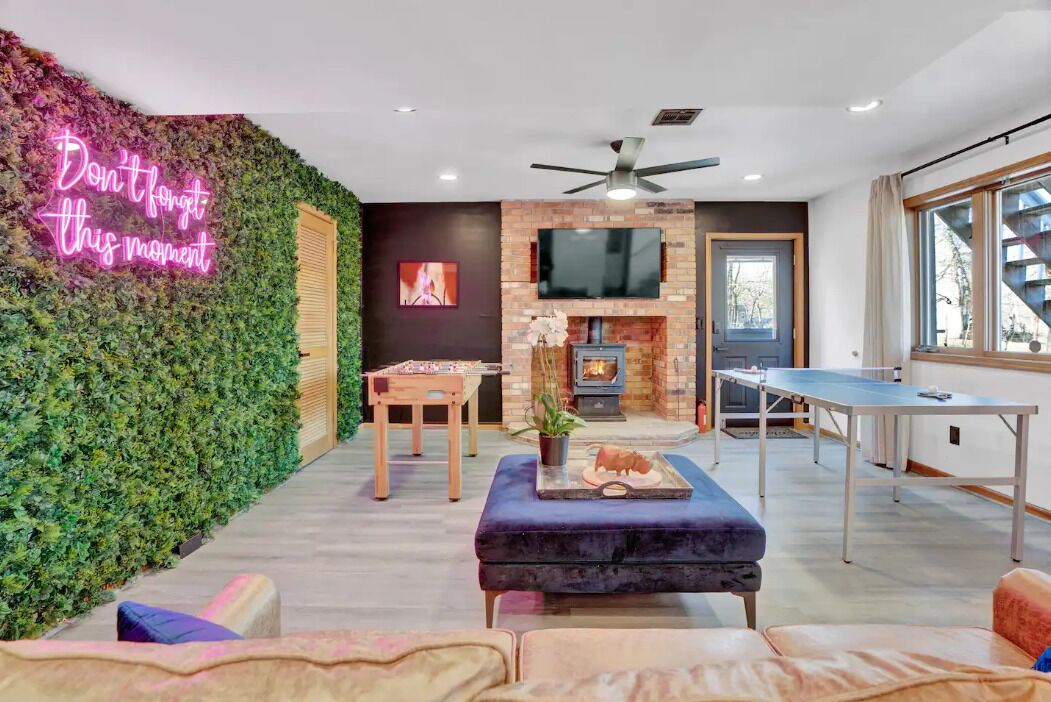 Smart TV, fireplace, table tennis