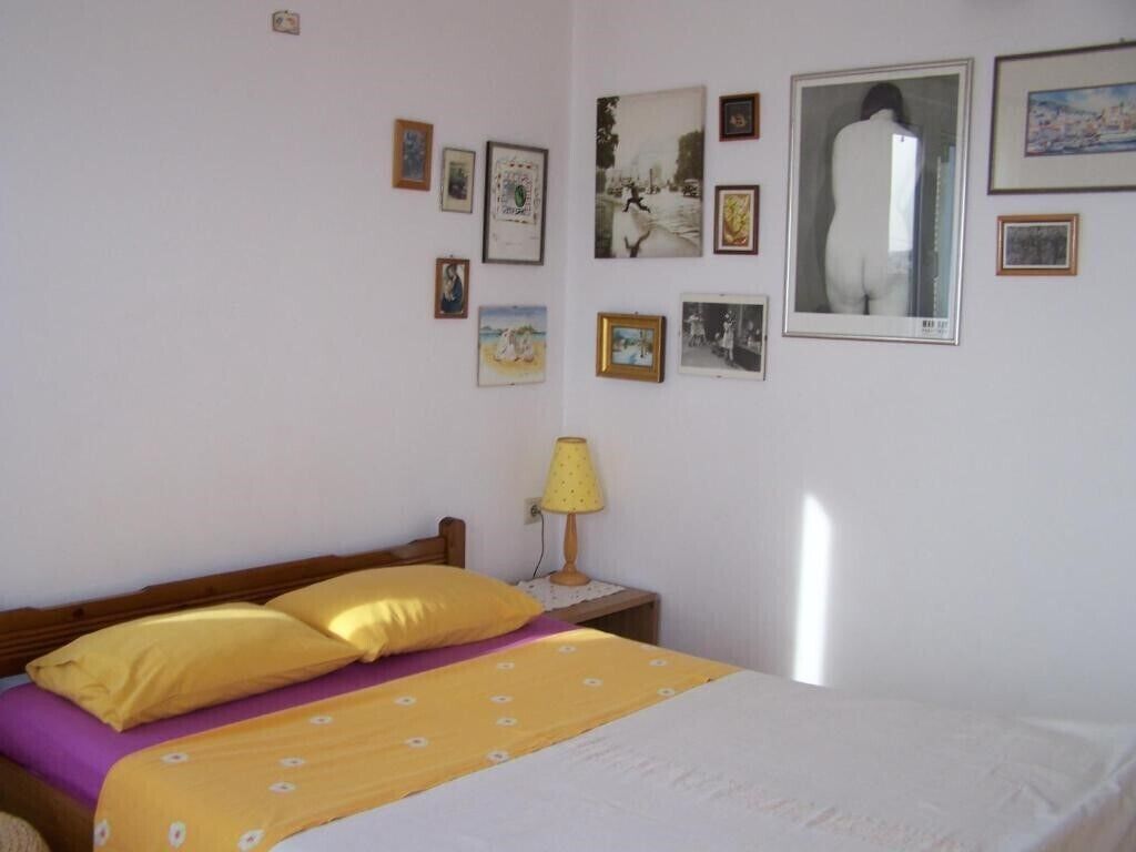 1 dormitori, escriptori i habitacions insonoritzades 