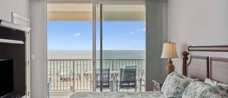 3 slaapkamers, een strijkplank/strijkijzer, gratis wifi, beddengoed