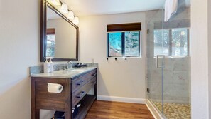 Shower, hair dryer, towels - Snowflower 3 Remodeled and Modern, Private Washer Dryer with Fireplace by RedAwning (Mammoth Lakes)