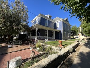 Exterior - Heart's Desire Inn (Raton)