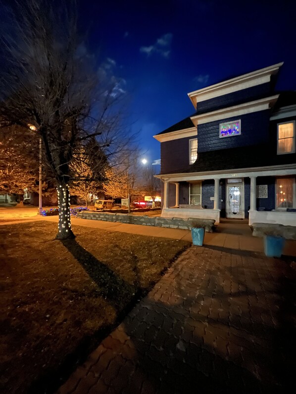 Exterior - Heart's Desire Inn (Raton)