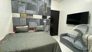 Dúplex estándar, 4 habitaciones, para fumadores, Terraza | 4 habitaciones, tabla de planchar con plancha y wifi gratis