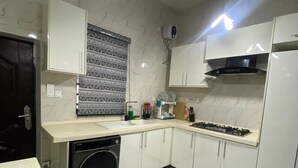 Standard Duplex, 4 Bedrooms, Smoking, Terrace | Private kitchen - Green Bay Home (Lagos)