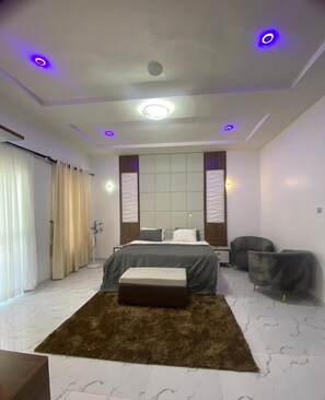 4 bedrooms, iron/ironing board, free WiFi, bed sheets - Green Bay Home (Lagos)