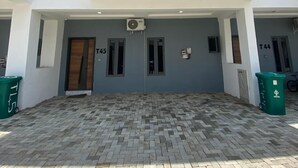 Front of property - Green Bay Home (Lagos)
