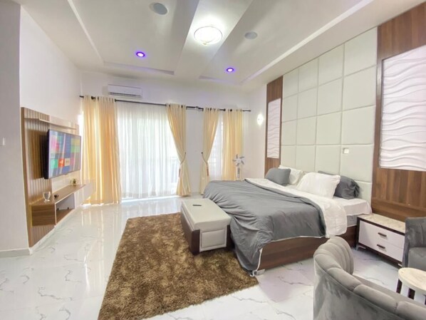 4 chambres, fer et planche à repasser, Wi-Fi gratuit, draps fournis