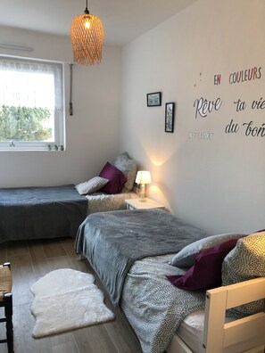2 bedrooms, iron/ironing board, travel cot, free WiFi