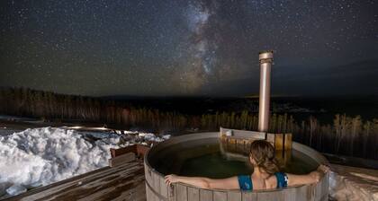 Luxury 1BR Cottage with Stunning Views, Private Hot Tub, Private Path to Beach