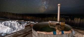 Luxury 1BR Cottage with Stunning Views, Private Hot Tub, Private Path to Beach