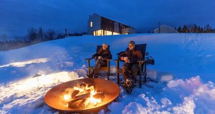 Accessible Luxury Cottage with Stunning Views, Private Hot Tub, Private Path to Beach