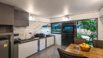 豪華雙人房 | 私人廚房 | 電熱水壺、烤麵包機、鍋具/餐盤/廚房用品